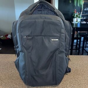 Incase icon backpack